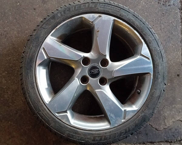 CERCHI COMPLETI DI GOMME (GOMME IN OMAGGIO) PER FORD Fiesta 7° Serie XUJN dies