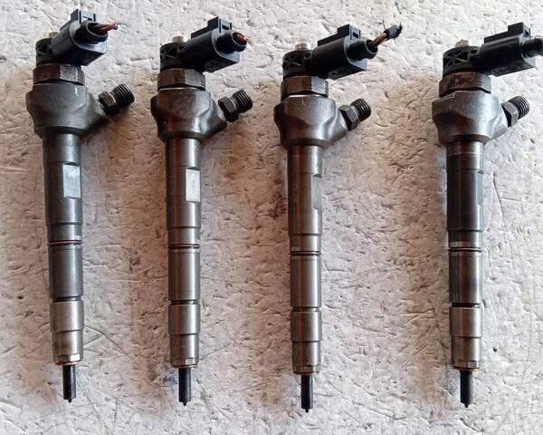 KIT INIETTORI PER VOLKSWAGEN Passat Berlina 5° Serie 0445110369 CFG diesel 1968