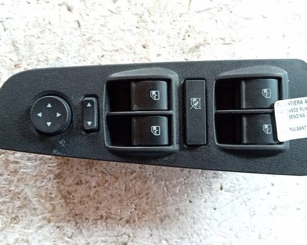 PULSANTIERA ANTERIORE SINISTRA PER FIAT Grande Punto 1° Serie 199A4000 (05>08)