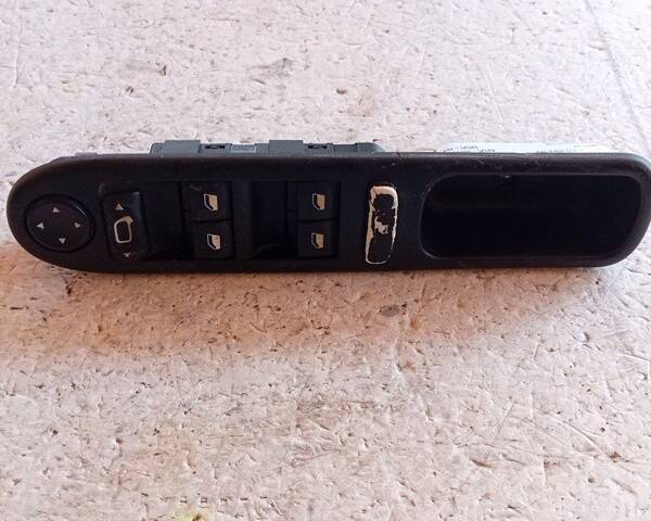 PULSANTIERA ANTERIORE SINISTRA PER PEUGEOT 307 Berlina 96498421XT (01>05)