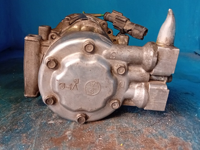 COMPRESSORE A/C PER FORD Fiesta 5° Serie 2S6119D629AE diesel 1399 (05>08) - immagine 3