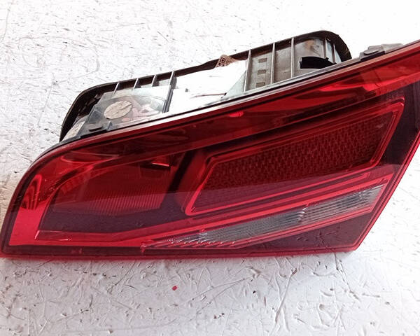 STOP POSTERIORE DESTRO INTEGRATO NEL PORTELLO PER AUDI A3 Sportback (8YA) 8V494