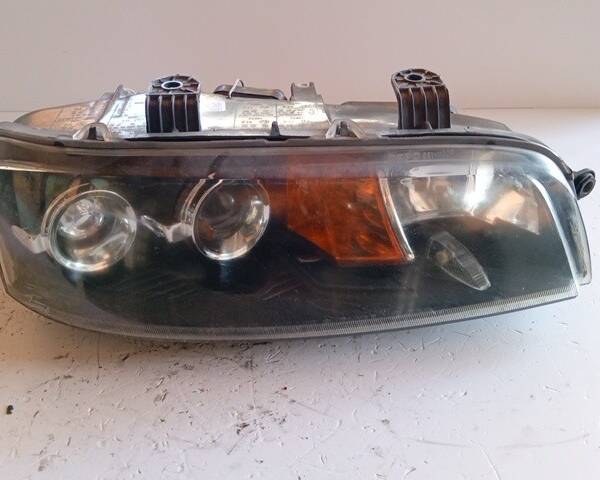 FARO ANTERIORE DESTRO PER FIAT Punto Berlina 5P 2° Serie 086611132R (99>03)