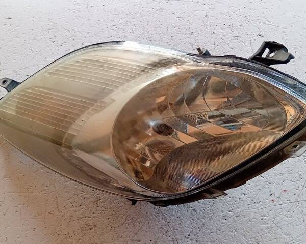 FARO ANTERIORE DESTRO PER TOYOTA Yaris Serie 89902767 (08>11)