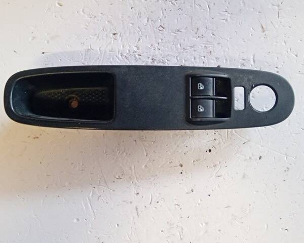 PULSANTIERA ANTERIORE SINISTRA PER FIAT Punto EVO 735500050 (09>12)