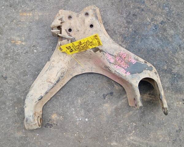 BRACCIO OSCILLANTE INFERIORE ANTERIORE DESTRO PER GREAT WALL MOTOR Steed 5 Seri