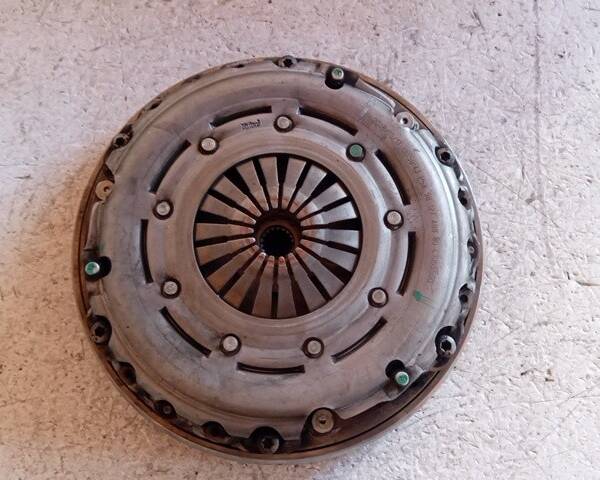 KIT FRIZIONE E VOLANO PER PEUGEOT 308 2° Serie 9812748880 - 9812748580 YH01 di