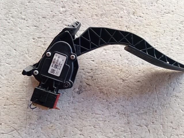 PEDALE ACCELERATORE PER CHEVROLET Orlando 1° Serie 13253781 (10>14) - immagine 3