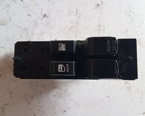 PULSANTIERA ANTERIORE SINISTRA PER SUZUKI Splash 1° Serie K10B (08>)